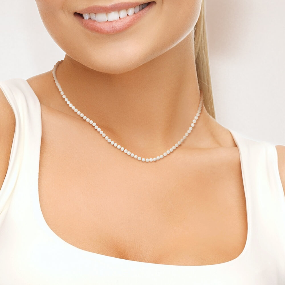 Collier de Véritables Perles de culture d'eau douce, de forme Ronde, couleur Blanc, diamètre 3-4 mm et Fermoir Anneau Ressort en Or Jaune