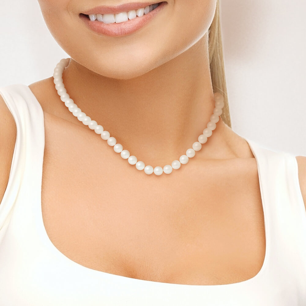 Collier de Véritables Perles de culture d'eau douce, de forme Ronde, couleur Blanc, diamètre 7-8 mm et Fermoir Anneau Marin en Or Jaune