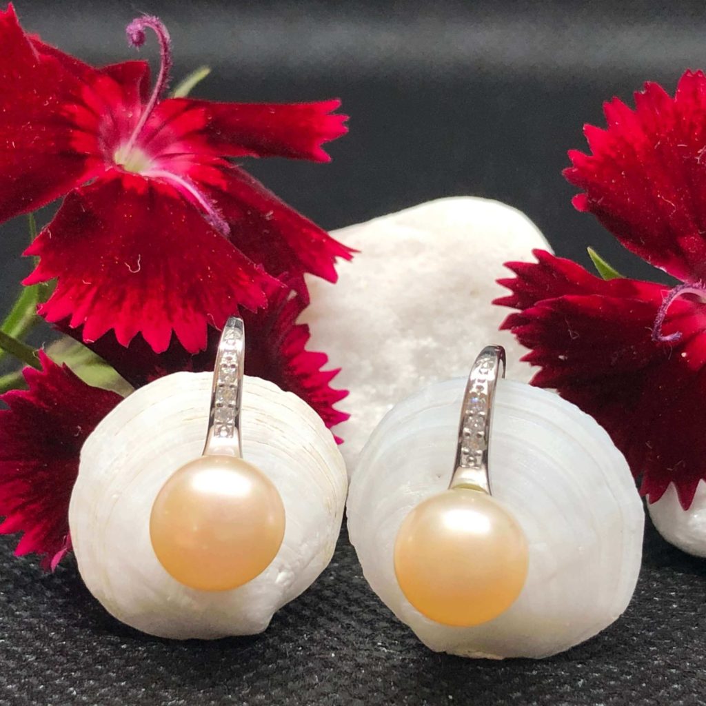 Boucles d'oreilles en Argent et véritables Perles Roses ornées de Zirconium - Décor Fleurs Rouges